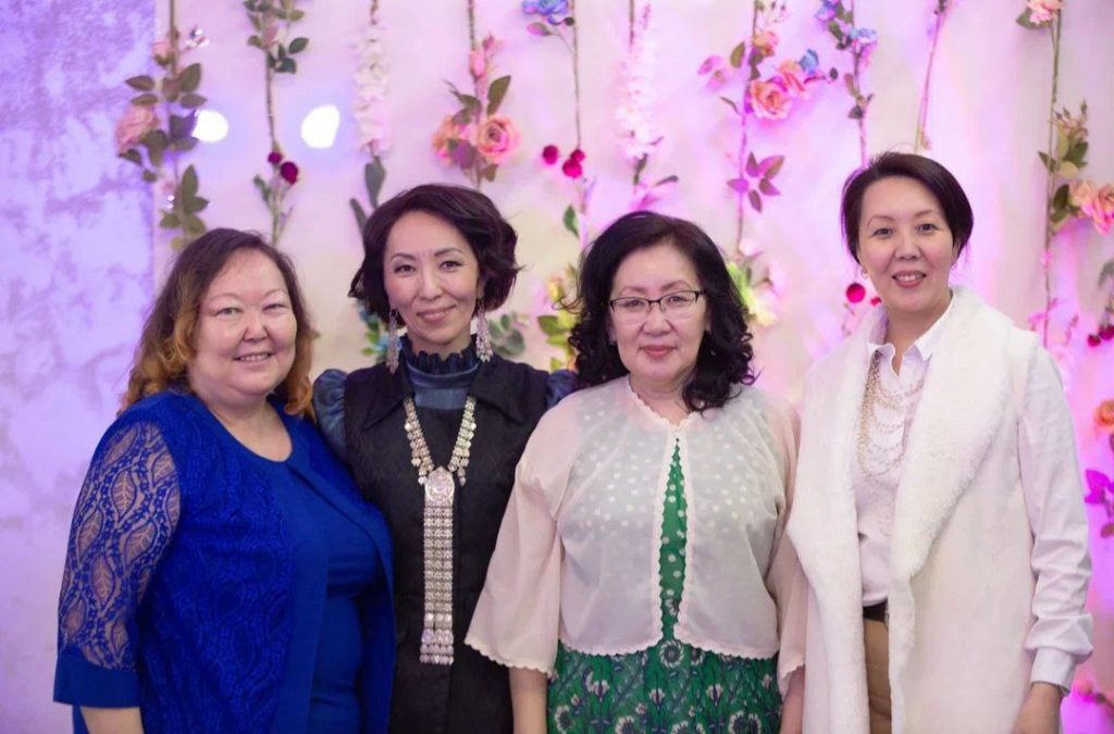 С днем Республики!